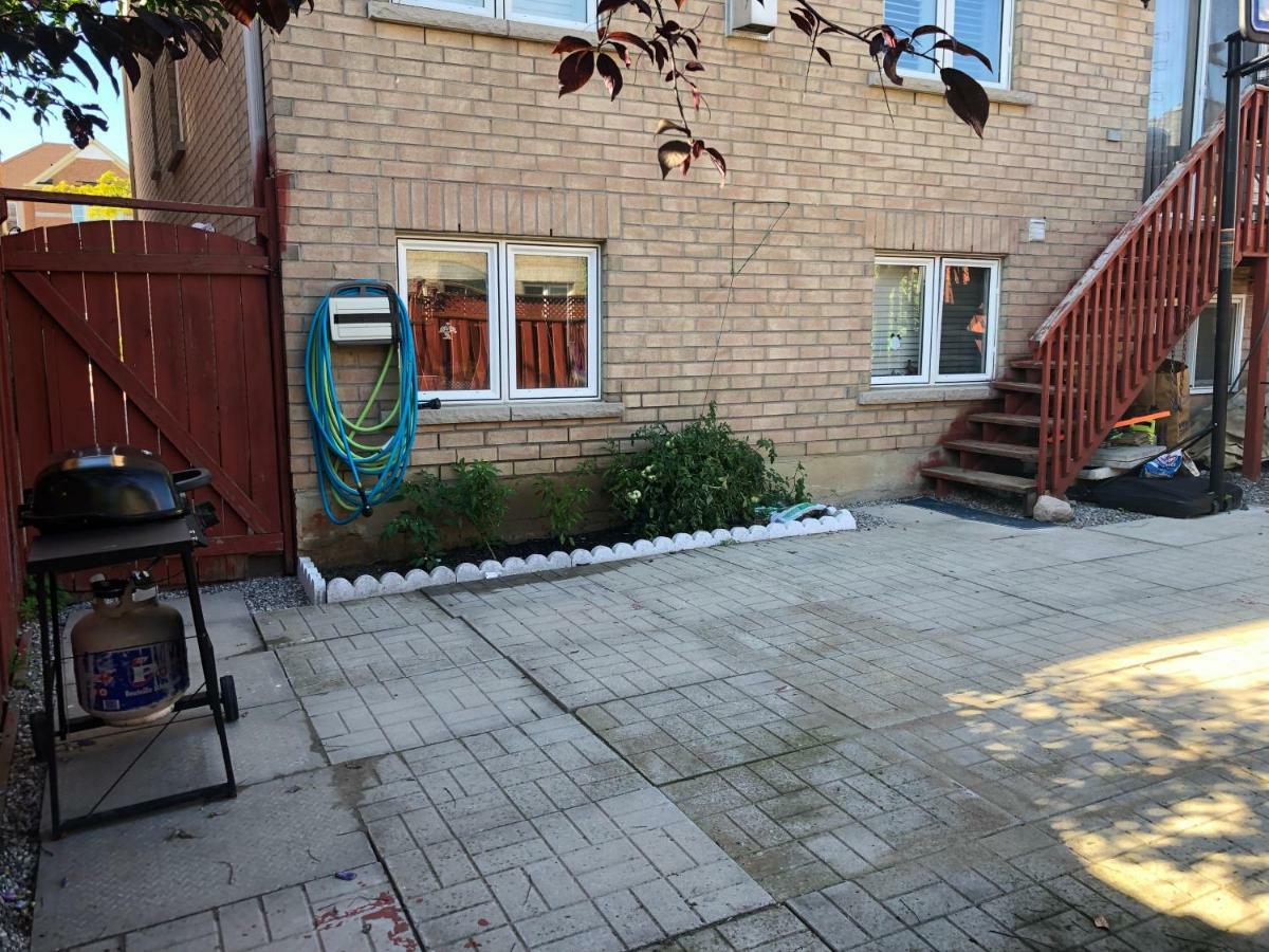 Beautiful 1 Bedroom, walk out basement apartment. Brampton Buitenkant foto