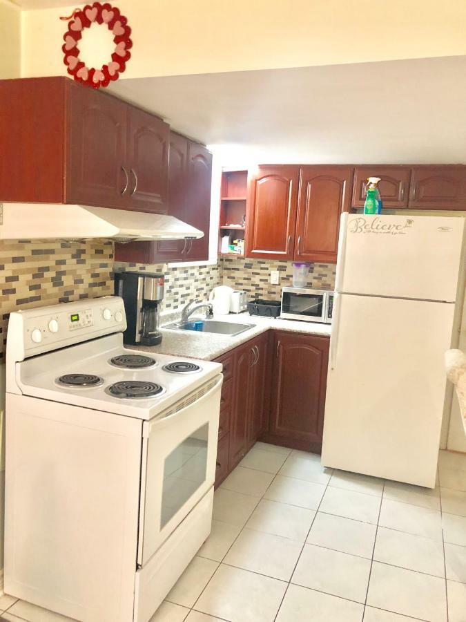 Beautiful 1 Bedroom, walk out basement apartment. Brampton Buitenkant foto