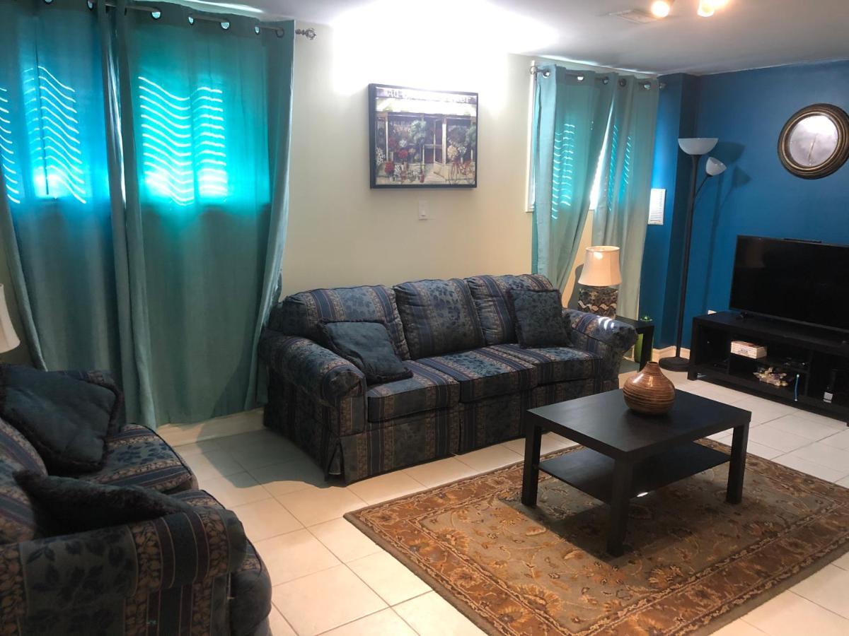 Beautiful 1 Bedroom, walk out basement apartment. Brampton Buitenkant foto